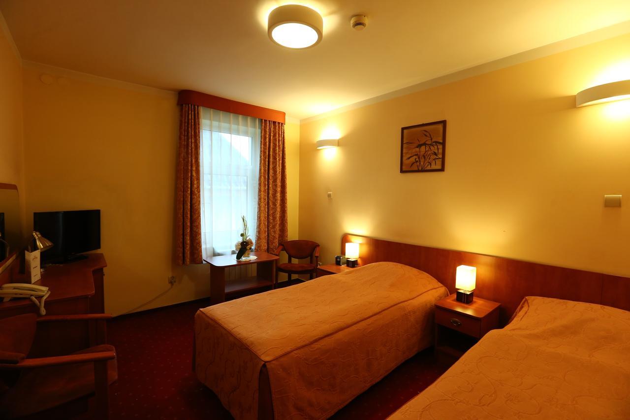 Ciechanów Hotel Korona מראה חיצוני תמונה