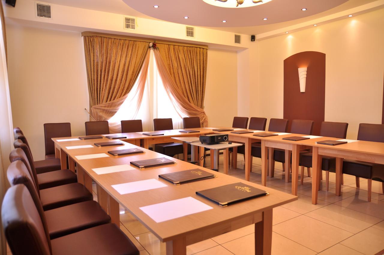 Ciechanów Hotel Korona מראה חיצוני תמונה