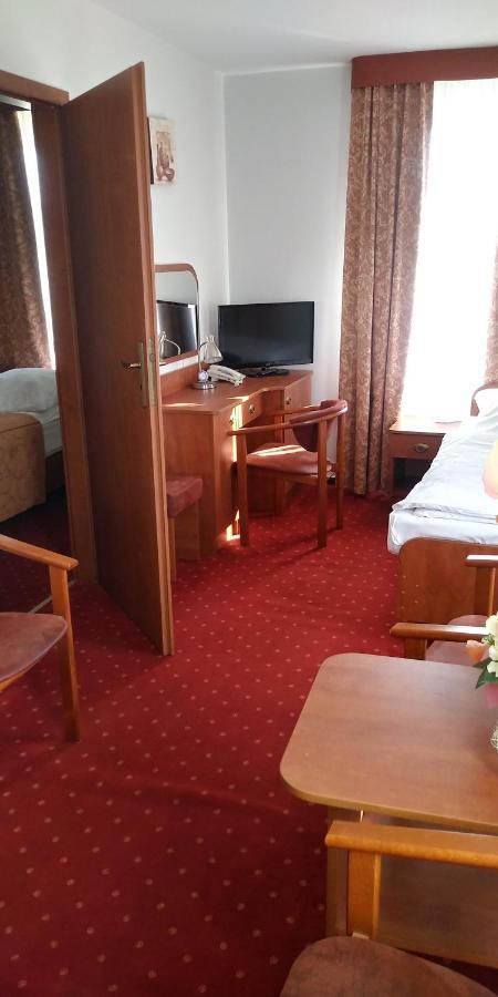 Ciechanów Hotel Korona מראה חיצוני תמונה